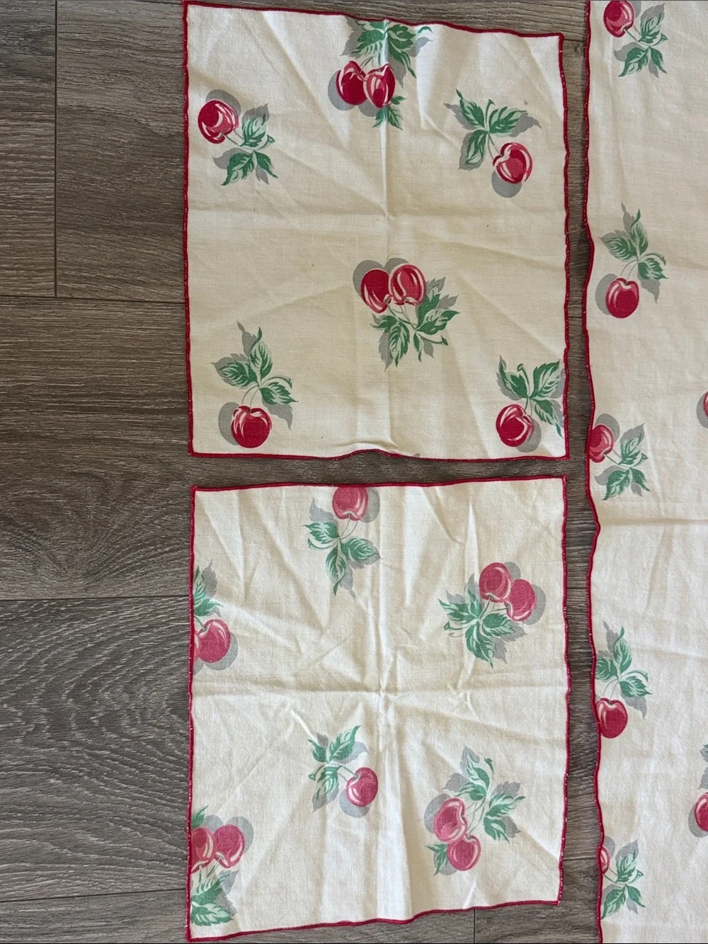 Vintage Square Small Cherries Table Cloth Cover with Napkins